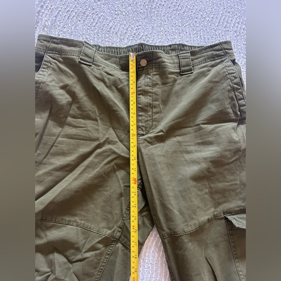 Old Navy Cargo Pants Size XL Stretchy Green Crop Capris Tapered Leg - Picture 9 of 10